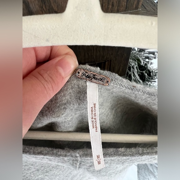 Free People Oversized Sweater - Picture 8 of 9